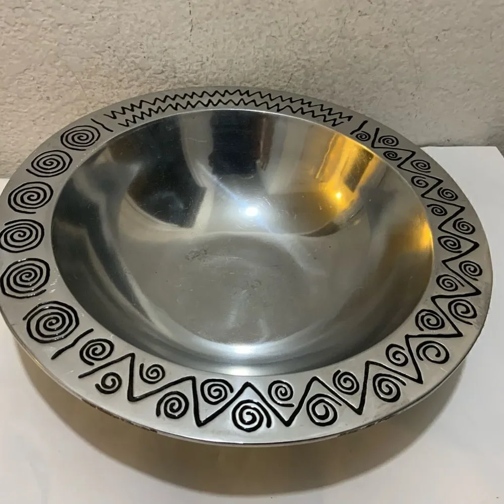 WILTON ARMETALE Reggae 14.5 inch Round Vegetable Bowl